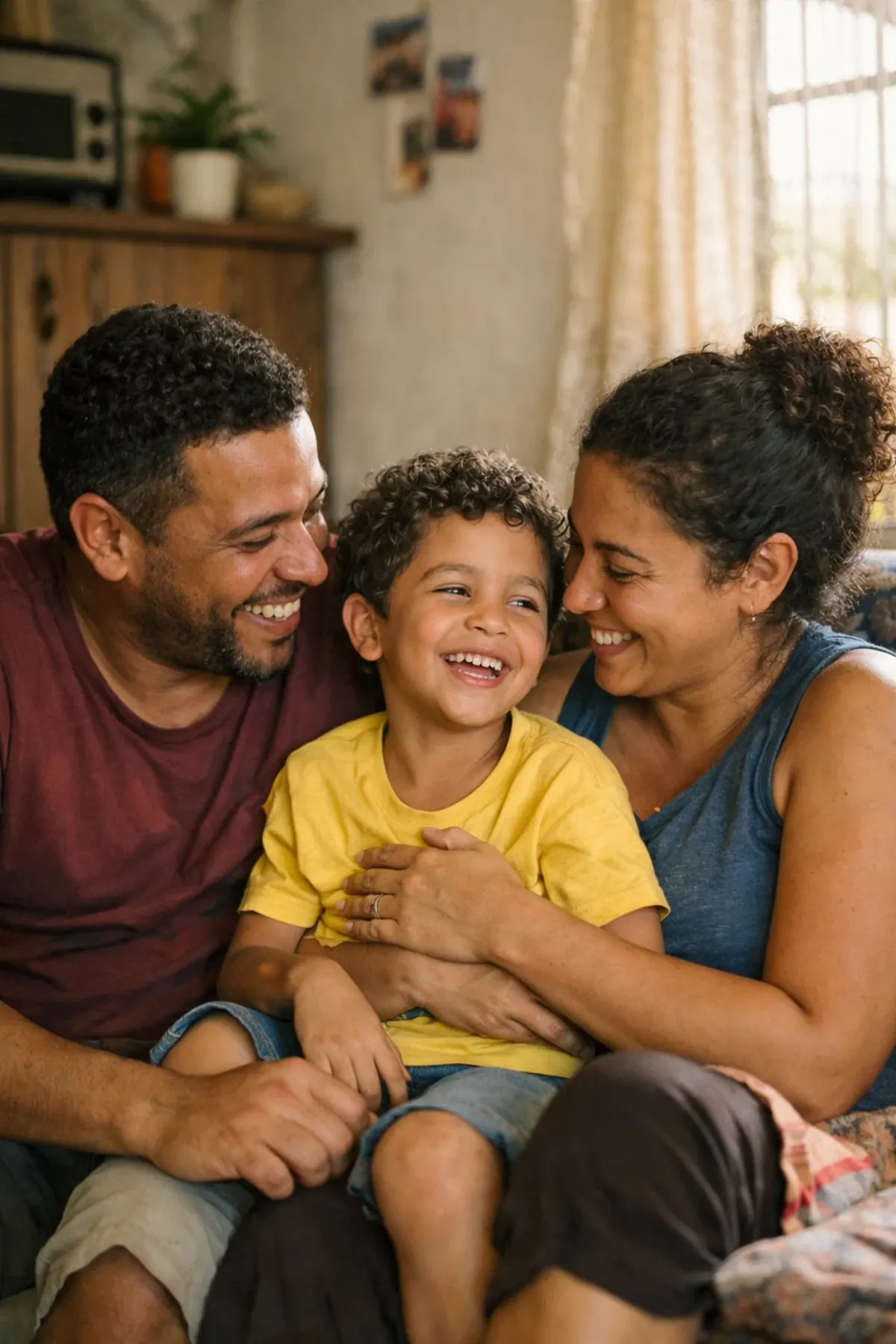 Família protegida e tranquila em casa